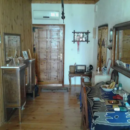 Kiki's Summer House *