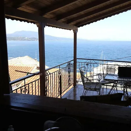 Kiki's Summer House Апартаменты Корони
