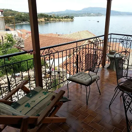 Kiki's Summer House