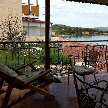 Kiki's Summer House Апартаменты