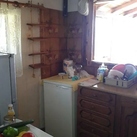 Kiki's Summer House Корони