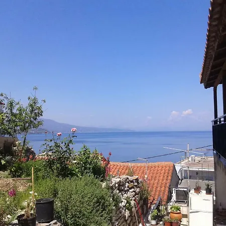Kiki's Summer House *