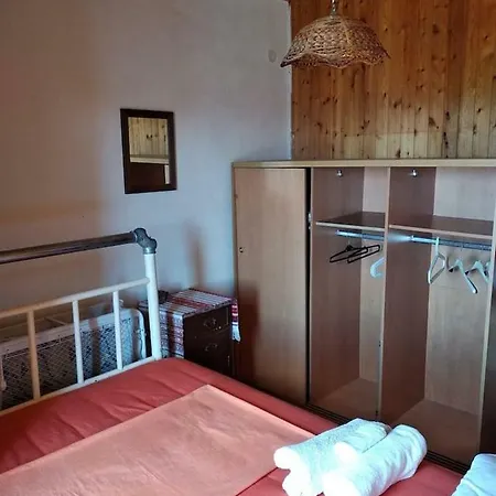 Kiki's Summer House Корони