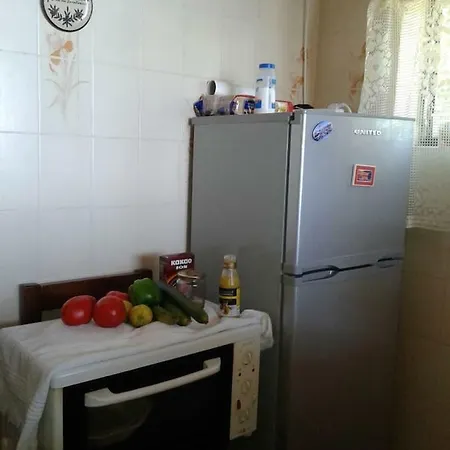 Kiki's Summer House Корони